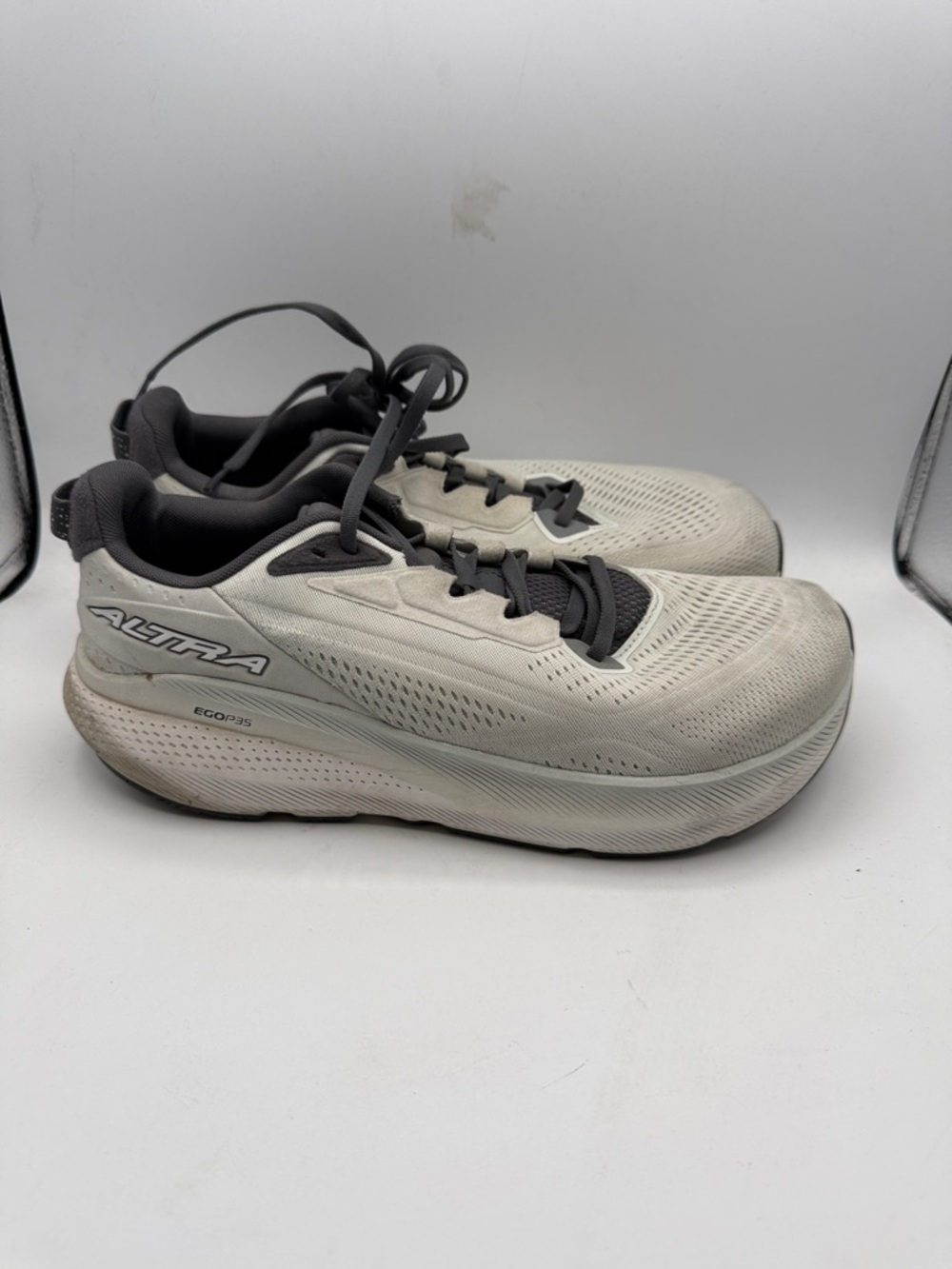 Altra FWD VIA 2 men’s 10.5 White and Black Neutral Running Shoes S8
